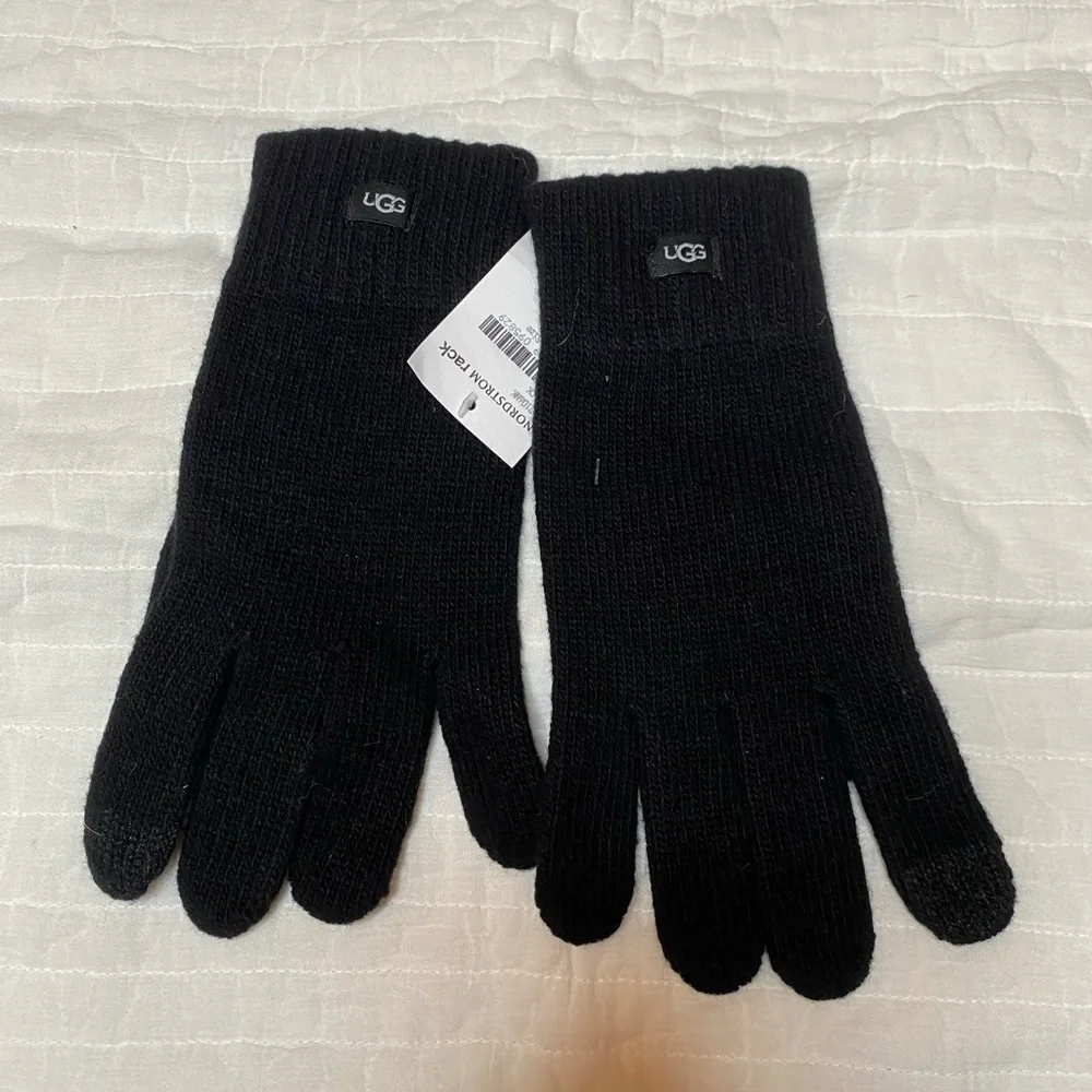 UGG Knit Tech Gloves Touchscreen Friendly One Size Black New NWT - Picture 3 of 5